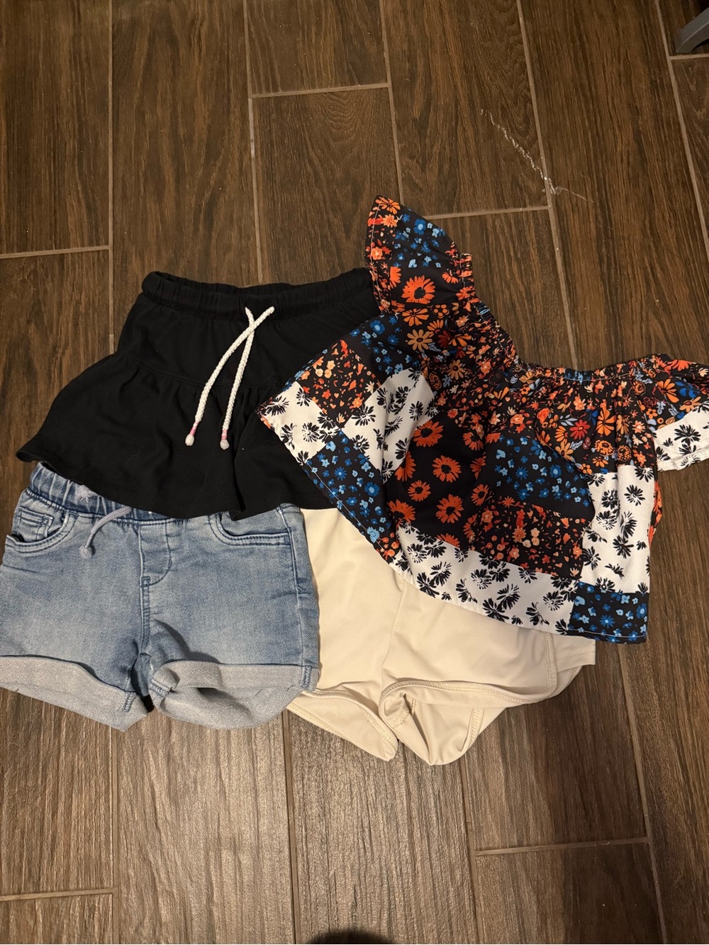 🪼Girls Bundle- 1 skort 2 shorts 1 top